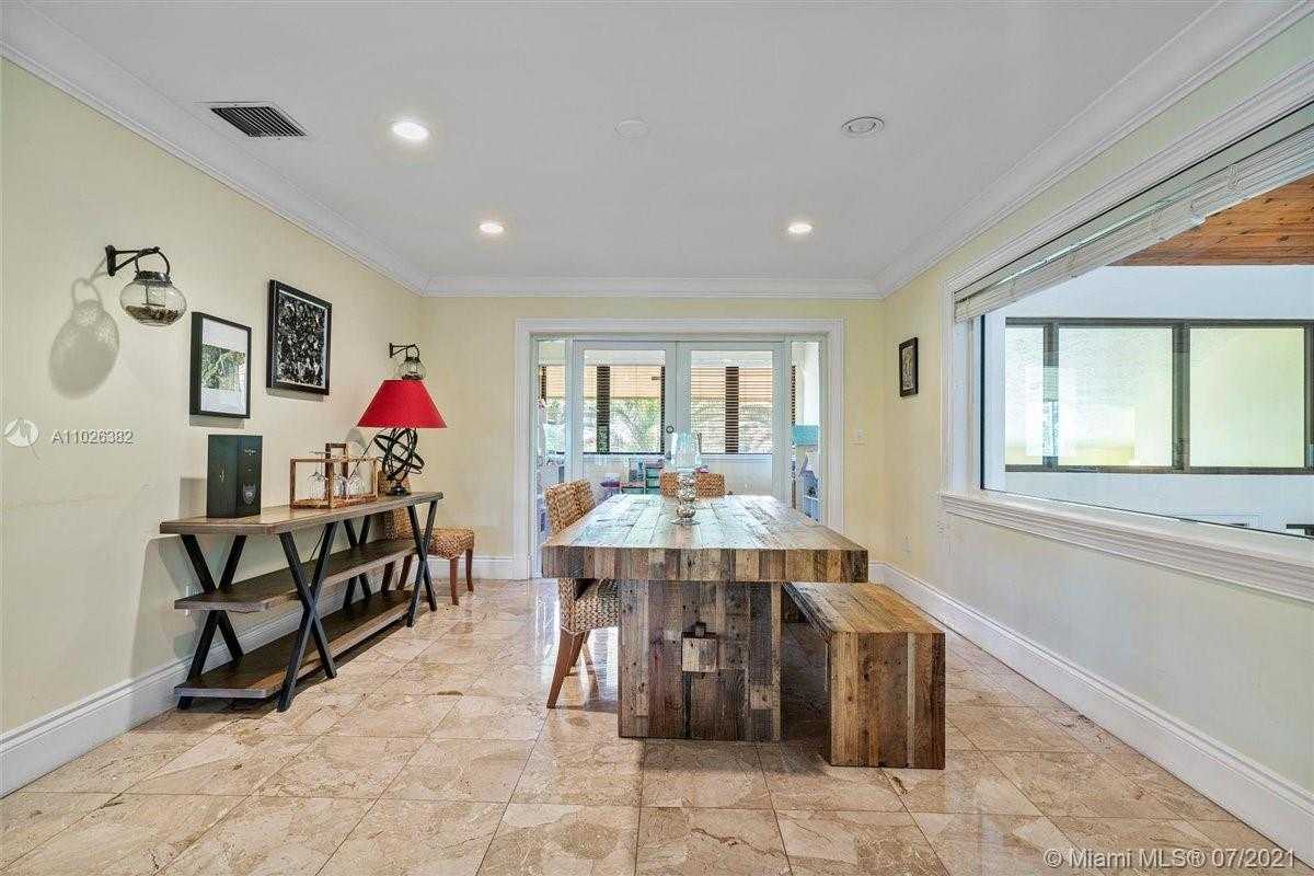 Small Image of 7260 W Lago Dr, Coral Gables, FL 33143, USA Number 57