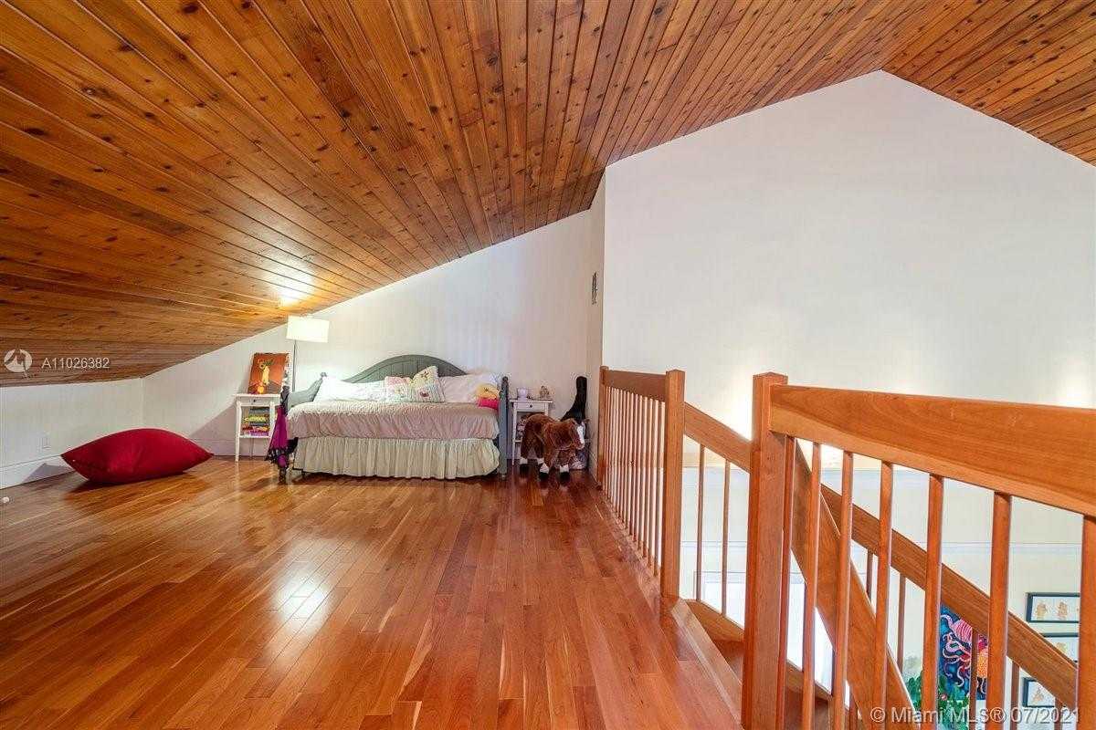 Small Image of 7260 W Lago Dr, Coral Gables, FL 33143, USA Number 58