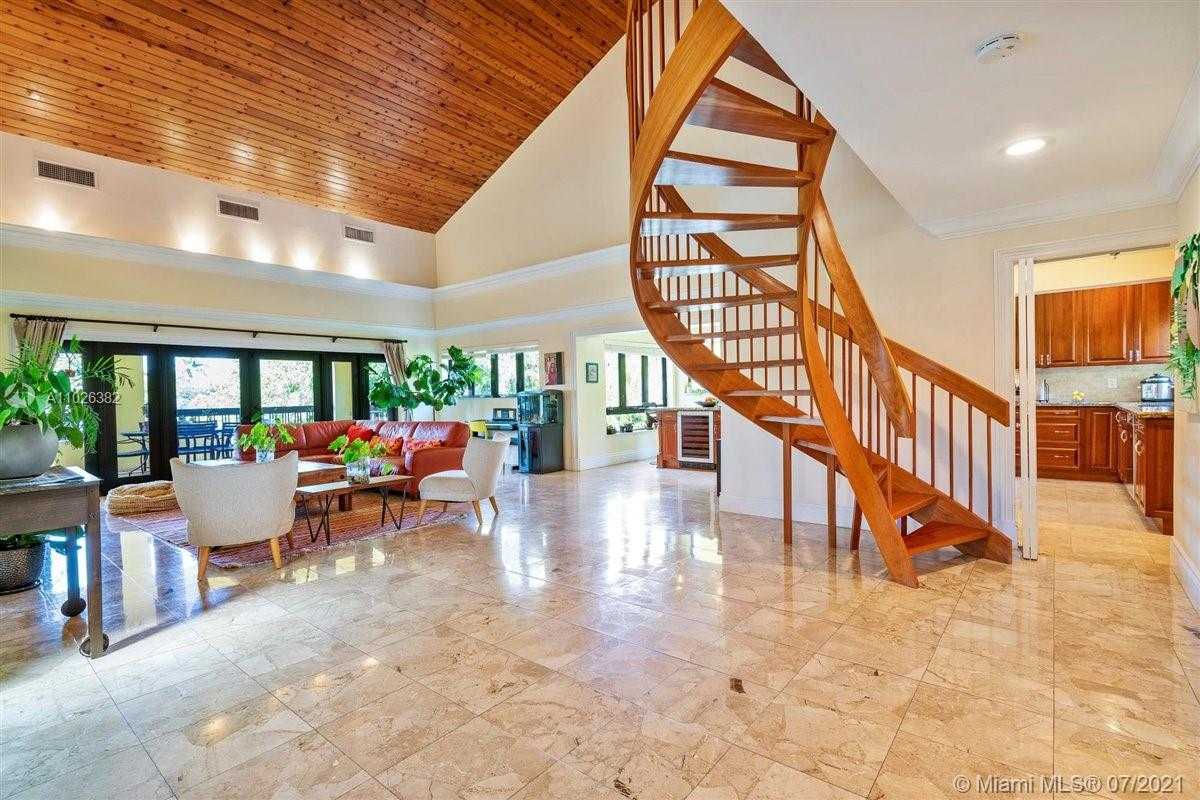 Small Image of 7260 W Lago Dr, Coral Gables, FL 33143, USA Number 61