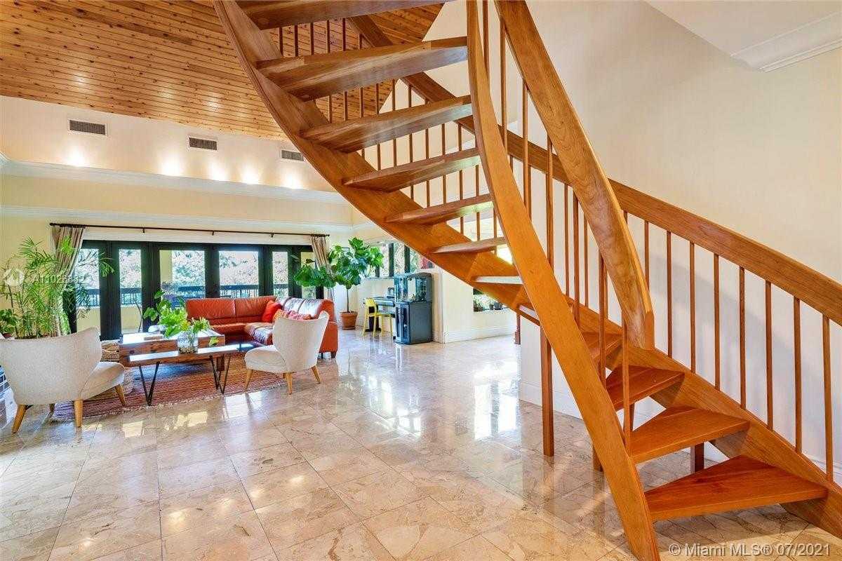 Small Image of 7260 W Lago Dr, Coral Gables, FL 33143, USA Number 62