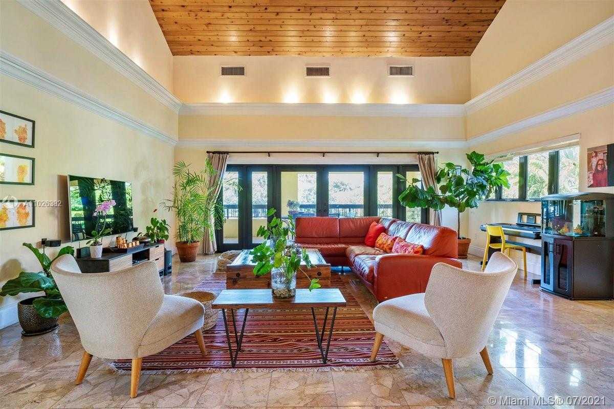 Small Image of 7260 W Lago Dr, Coral Gables, FL 33143, USA Number 63