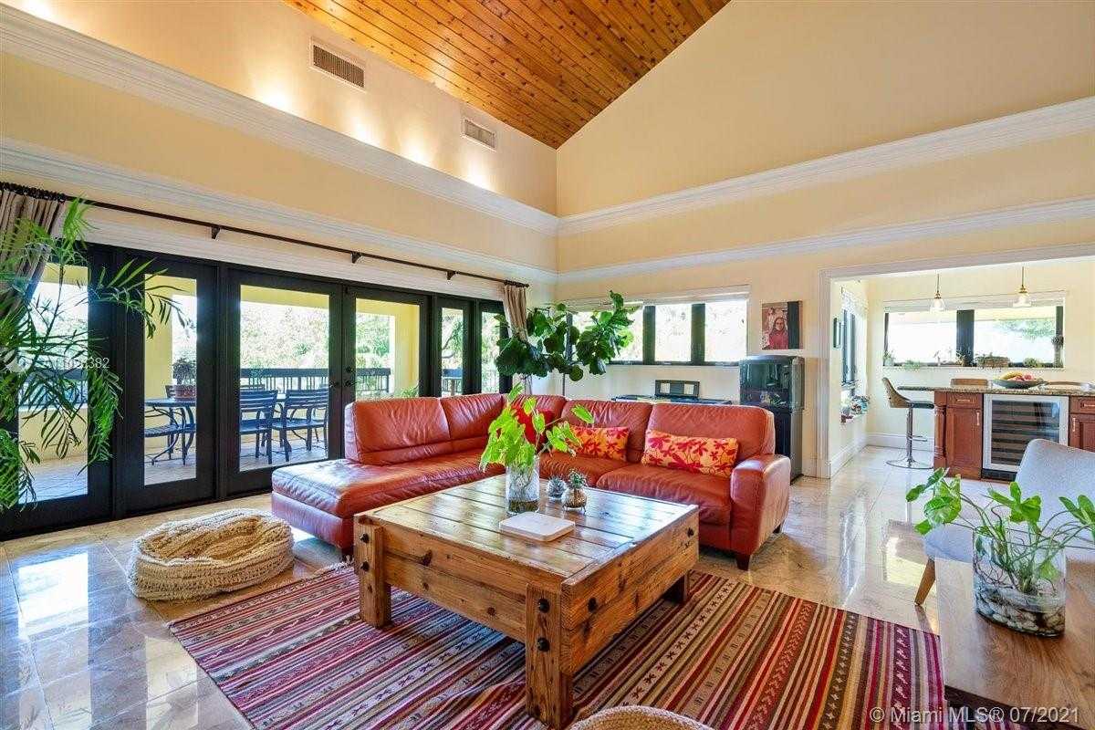 Small Image of 7260 W Lago Dr, Coral Gables, FL 33143, USA Number 64