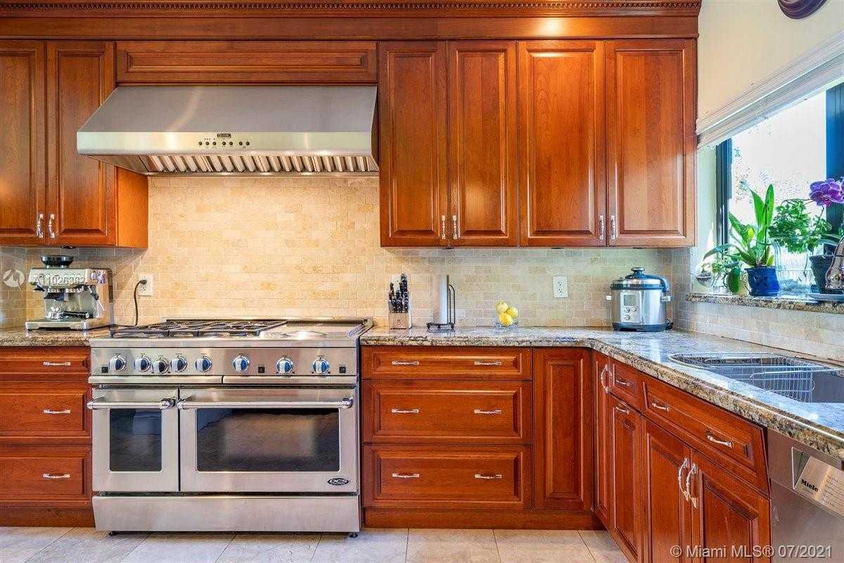 Small Image of 7260 W Lago Dr, Coral Gables, FL 33143, USA Number 67