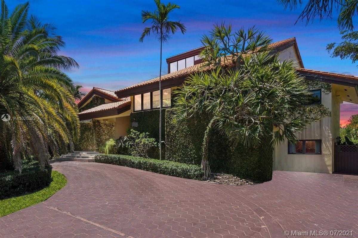 Small Image of 7260 W Lago Dr, Coral Gables, FL 33143, USA Number 7