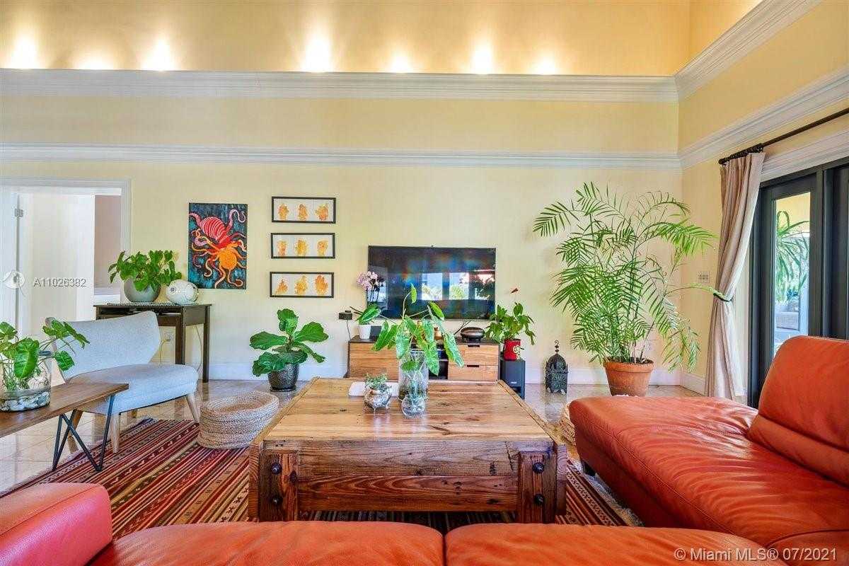 Small Image of 7260 W Lago Dr, Coral Gables, FL 33143, USA Number 70
