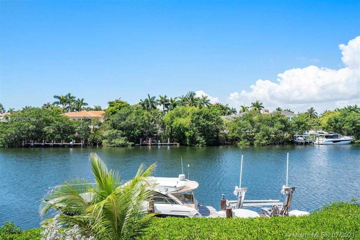 Small Image of 7260 W Lago Dr, Coral Gables, FL 33143, USA Number 72