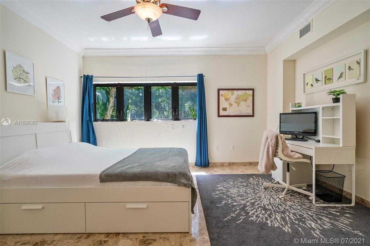 Small Image of 7260 W Lago Dr, Coral Gables, FL 33143, USA Number 73