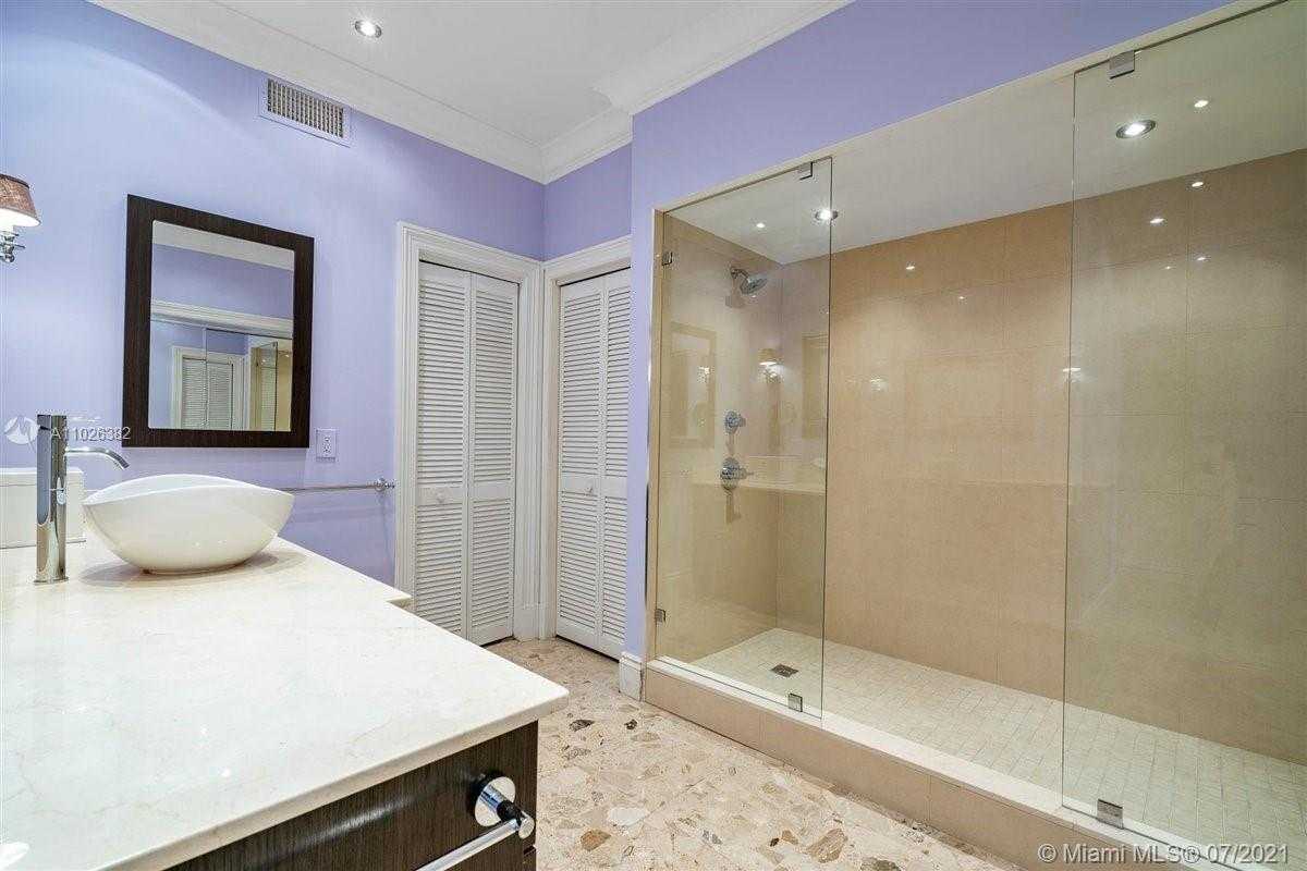 Small Image of 7260 W Lago Dr, Coral Gables, FL 33143, USA Number 76