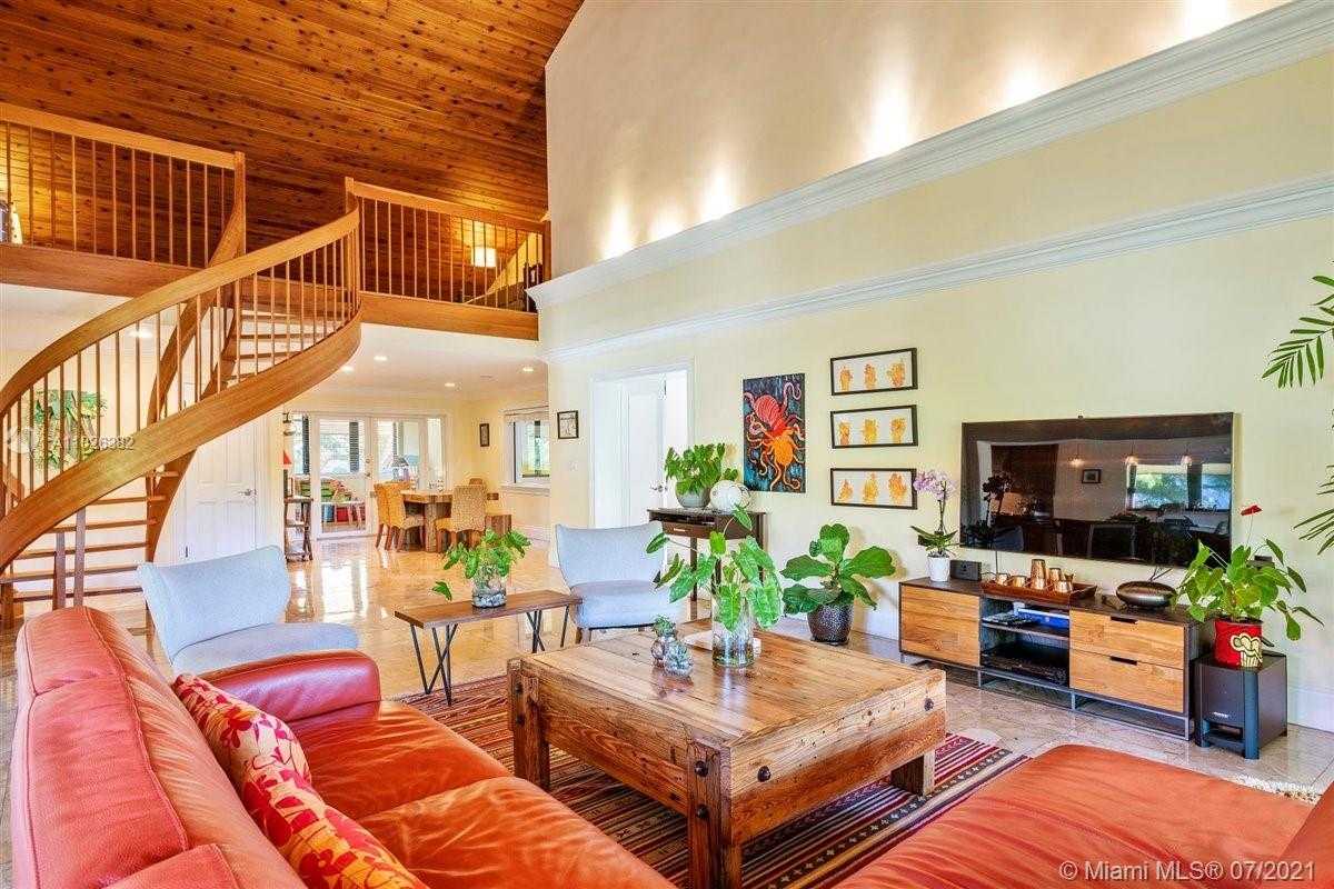 Small Image of 7260 W Lago Dr, Coral Gables, FL 33143, USA Number 8