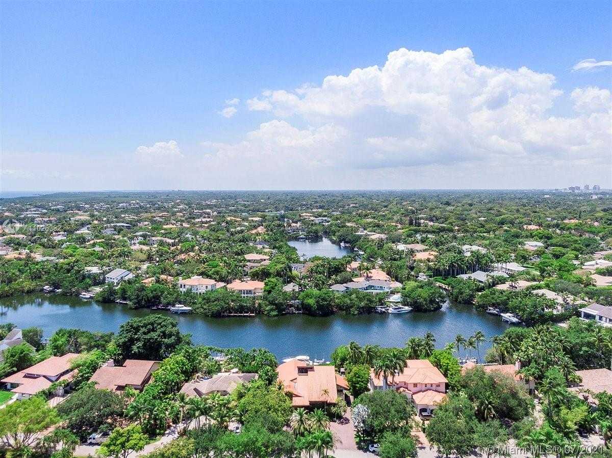 Small Image of 7260 W Lago Dr, Coral Gables, FL 33143, USA Number 81
