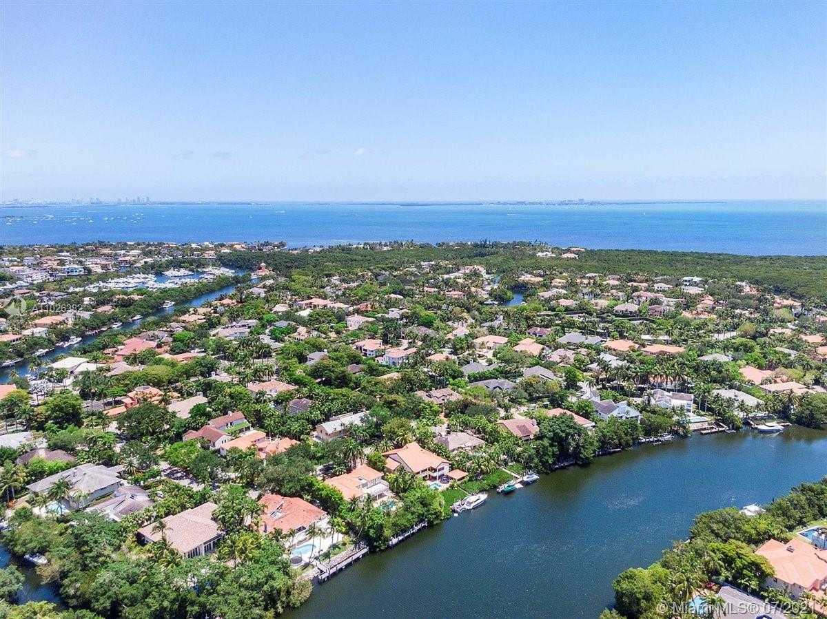 Small Image of 7260 W Lago Dr, Coral Gables, FL 33143, USA Number 83