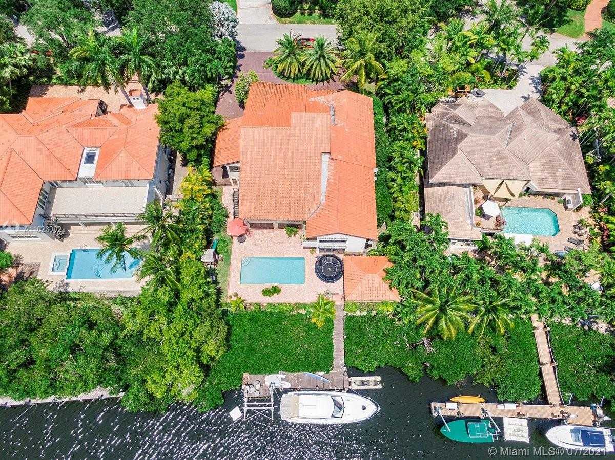 Small Image of 7260 W Lago Dr, Coral Gables, FL 33143, USA Number 84