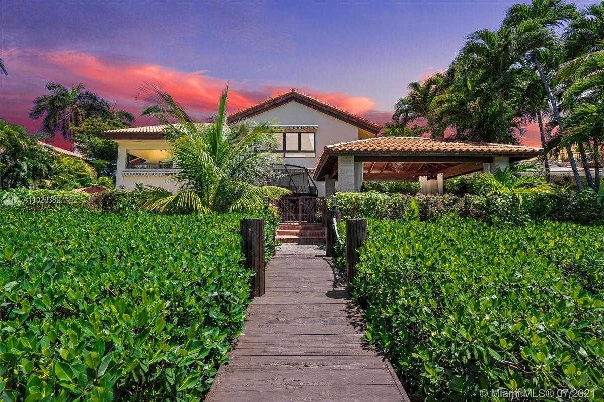 Small Image of 7260 W Lago Dr, Coral Gables, FL 33143, USA Number 9