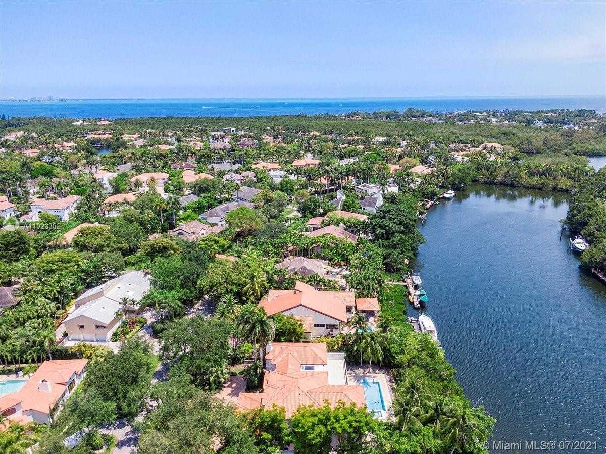 Small Image of 7260 W Lago Dr, Coral Gables, FL 33143, USA Number 92