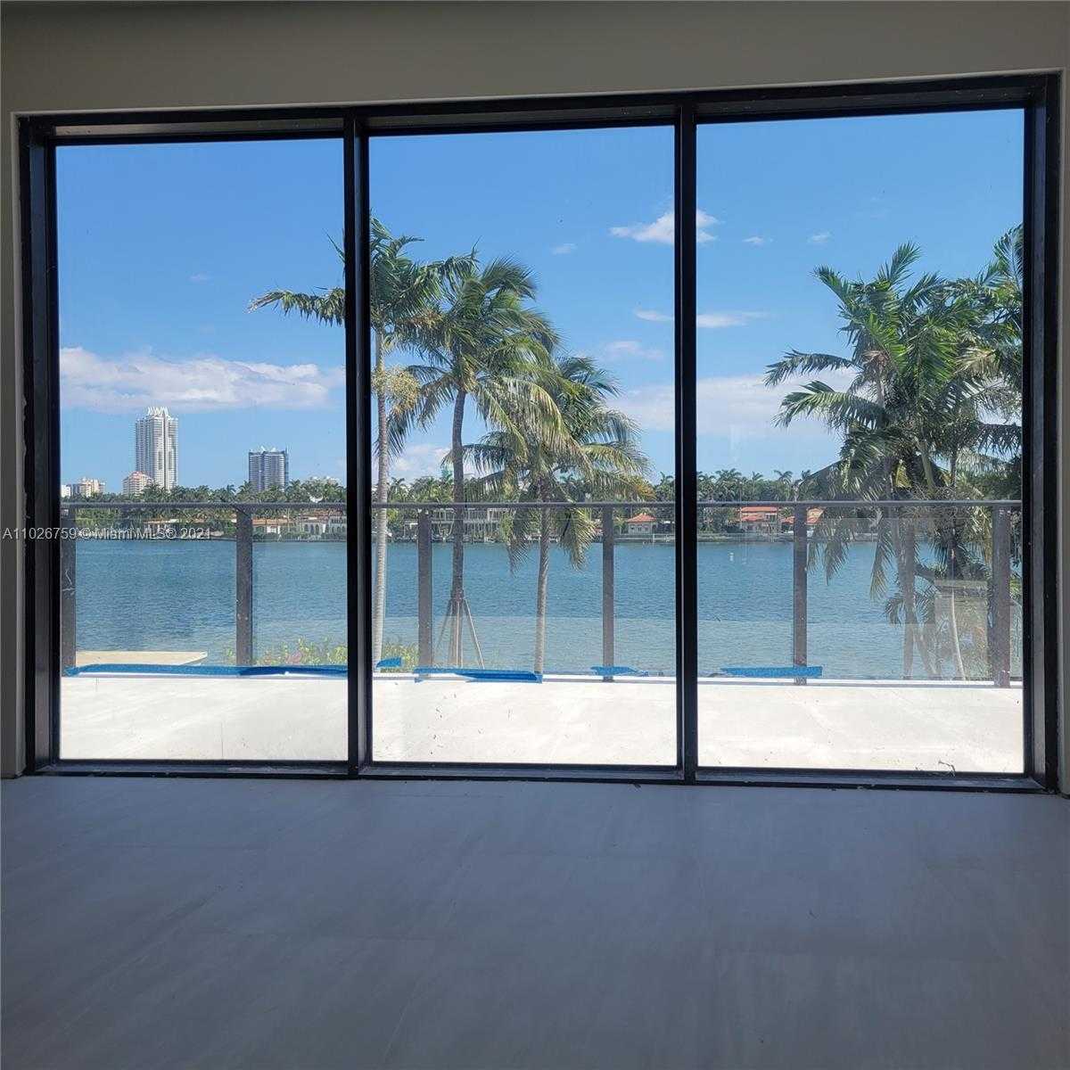 Small Image of 1396 BAY DR, Miami Beach Number 3