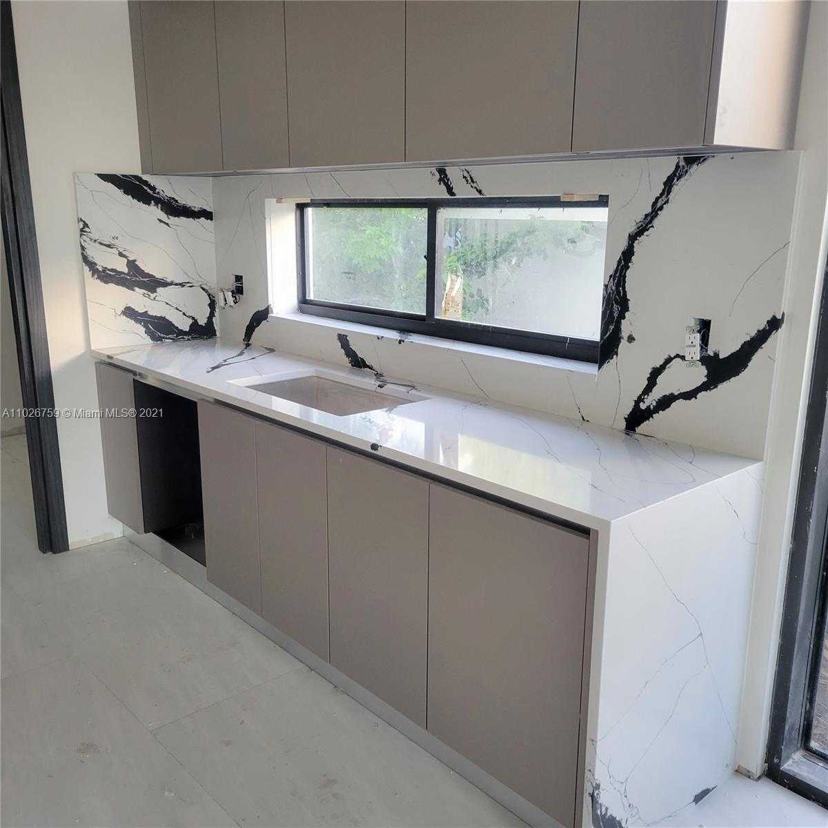 Small Image of 1396 BAY DR, Miami Beach Number 8