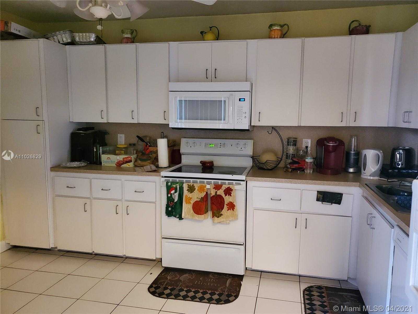Small Image of 1365 SUSSEX DR, North Lauderdale Number 13