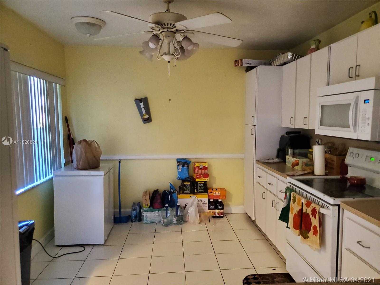 Small Image of 1365 SUSSEX DR, North Lauderdale Number 14