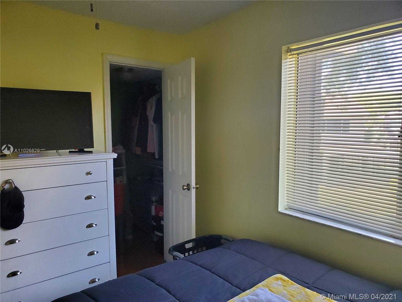 Small Image of 1365 SUSSEX DR, North Lauderdale Number 15