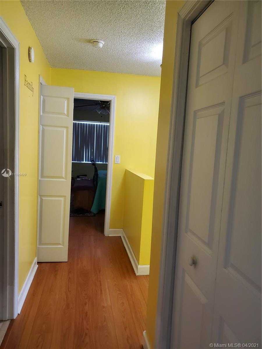 Small Image of 1365 SUSSEX DR, North Lauderdale Number 17