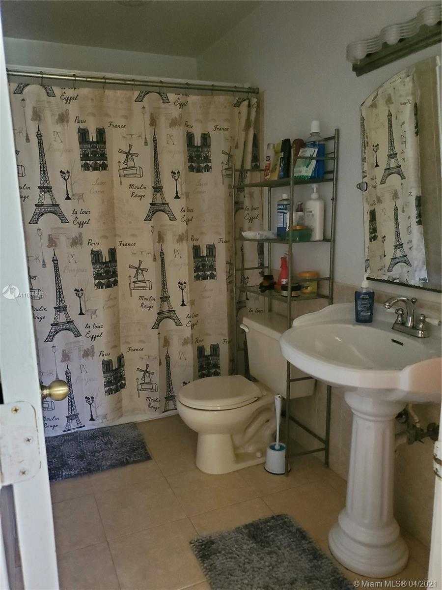 Small Image of 1365 SUSSEX DR, North Lauderdale Number 24