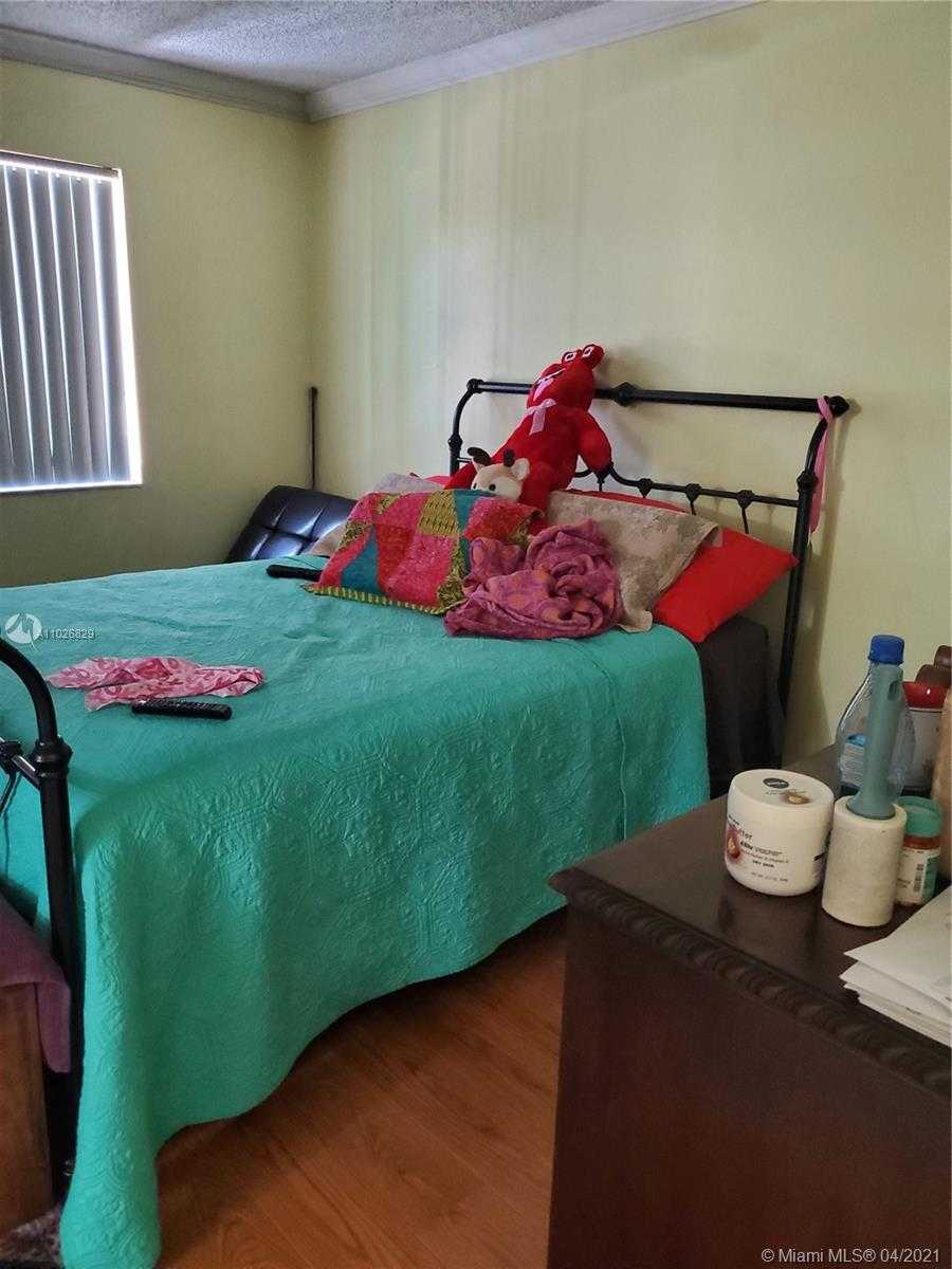 Small Image of 1365 SUSSEX DR, North Lauderdale Number 25