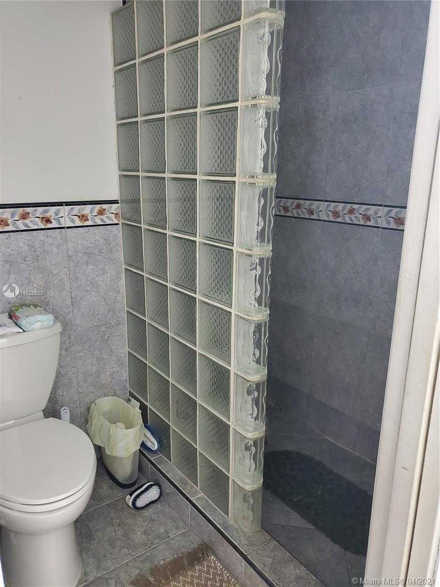 Small Image of 1365 SUSSEX DR, North Lauderdale Number 26