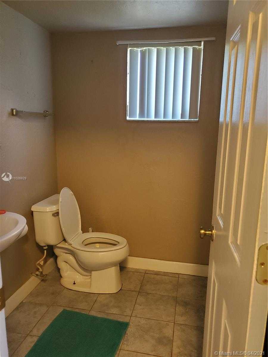 Small Image of 1365 SUSSEX DR, North Lauderdale Number 27
