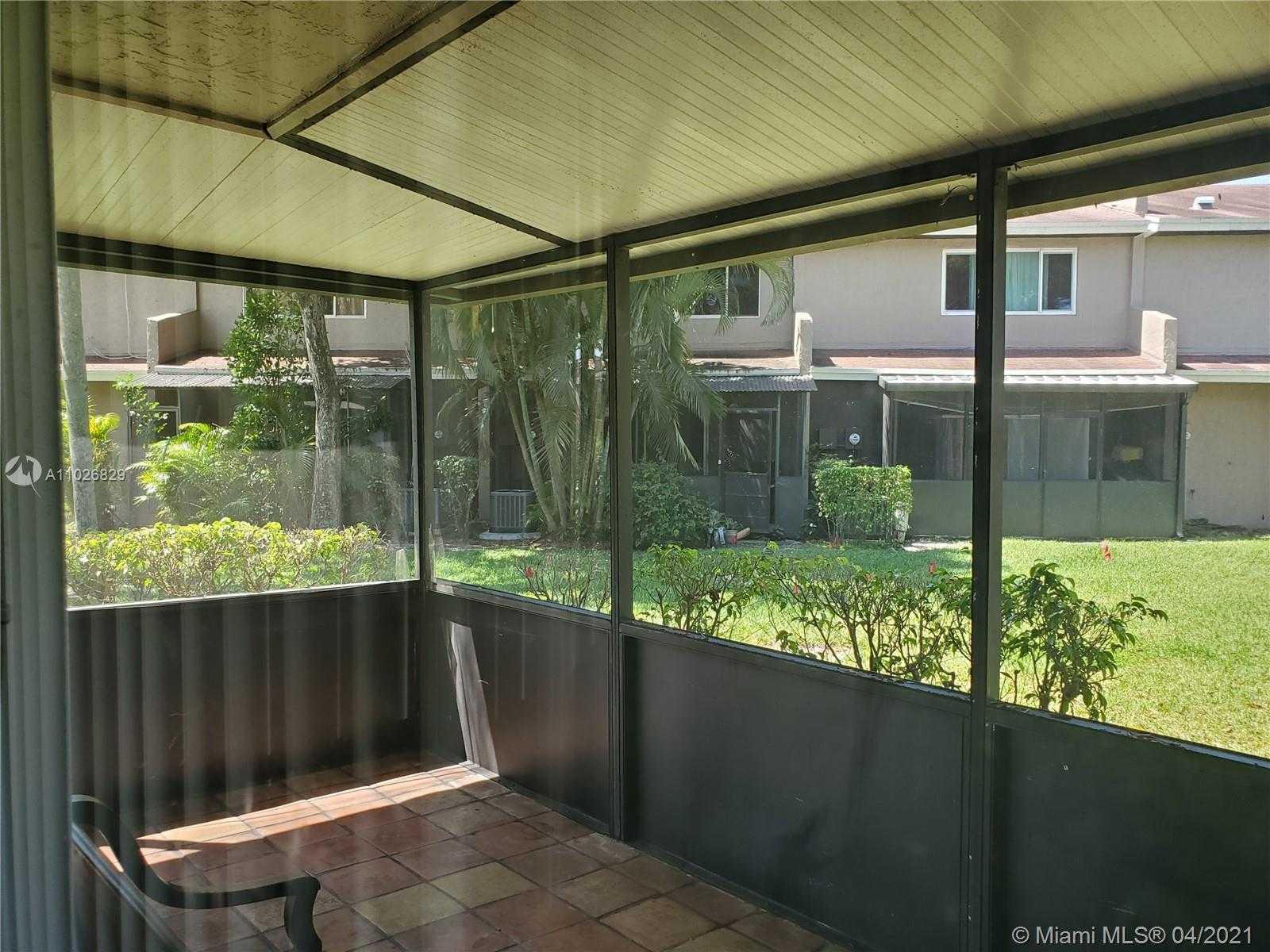 Small Image of 1365 SUSSEX DR, North Lauderdale Number 7