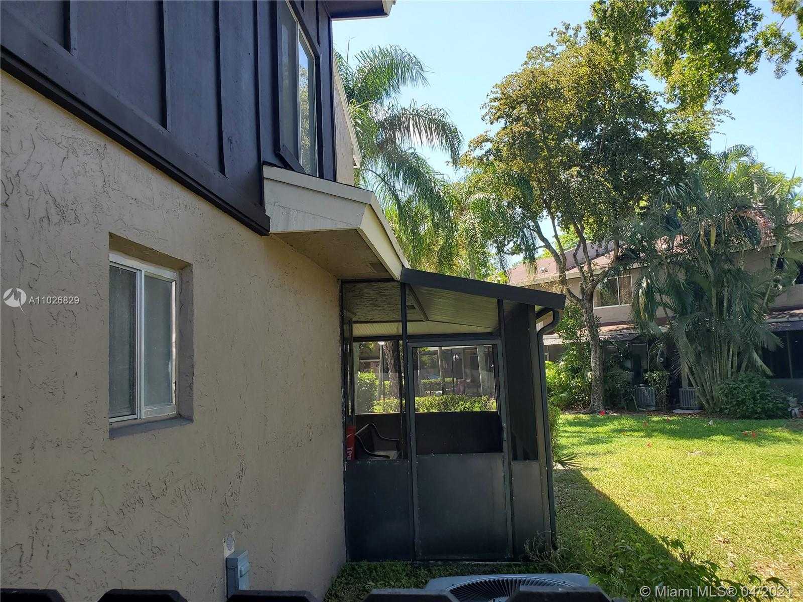 Small Image of 1365 SUSSEX DR, North Lauderdale Number 8