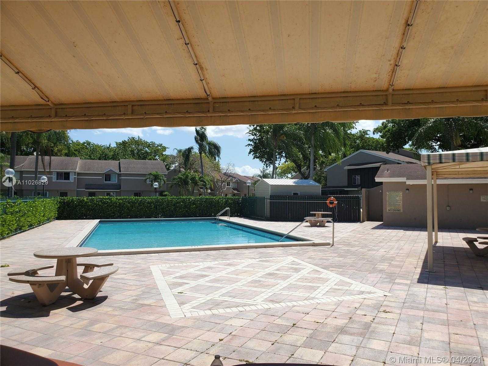 Small Image of 1365 SUSSEX DR, North Lauderdale Number 9