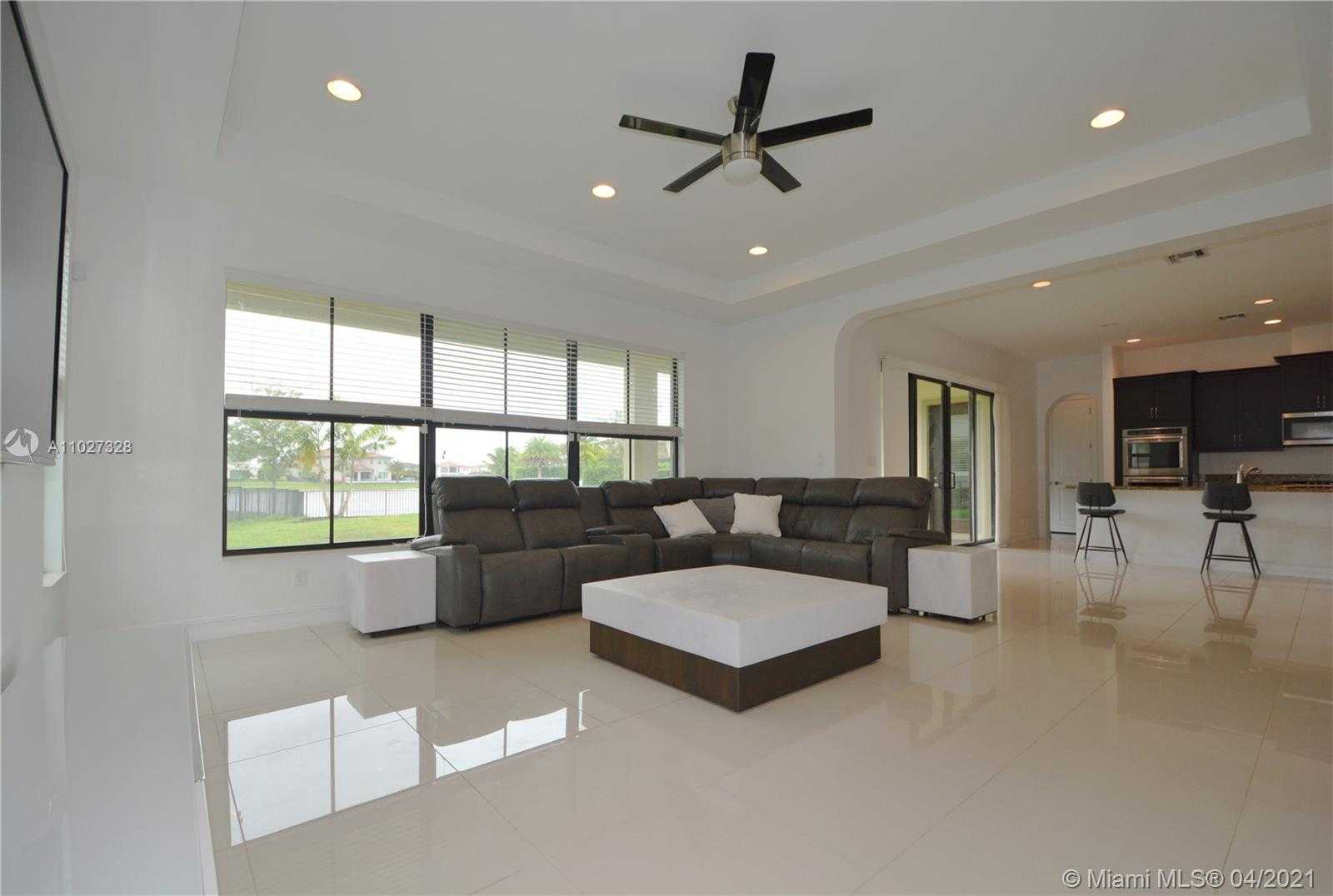 Small Image of 9378 WEST MERIDIAN DR W, Parkland Number 20