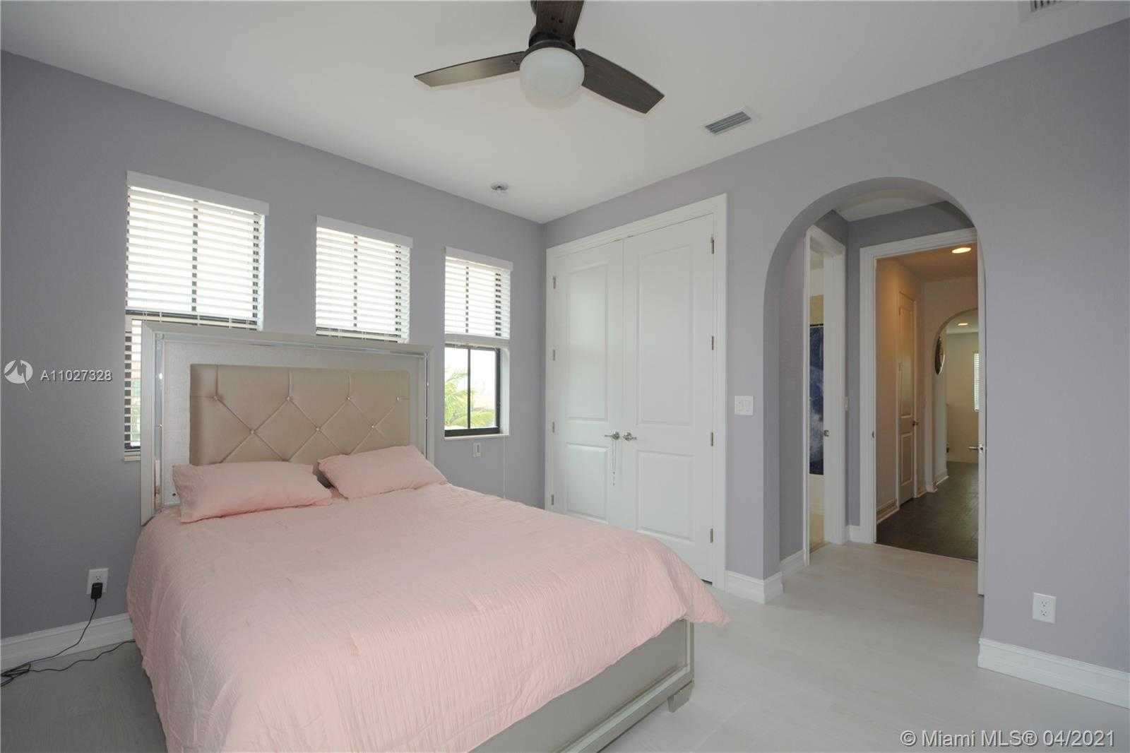 Small Image of 9378 WEST MERIDIAN DR W, Parkland Number 31