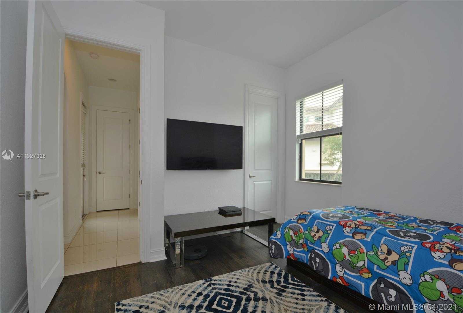 Small Image of 9378 WEST MERIDIAN DR W, Parkland Number 38