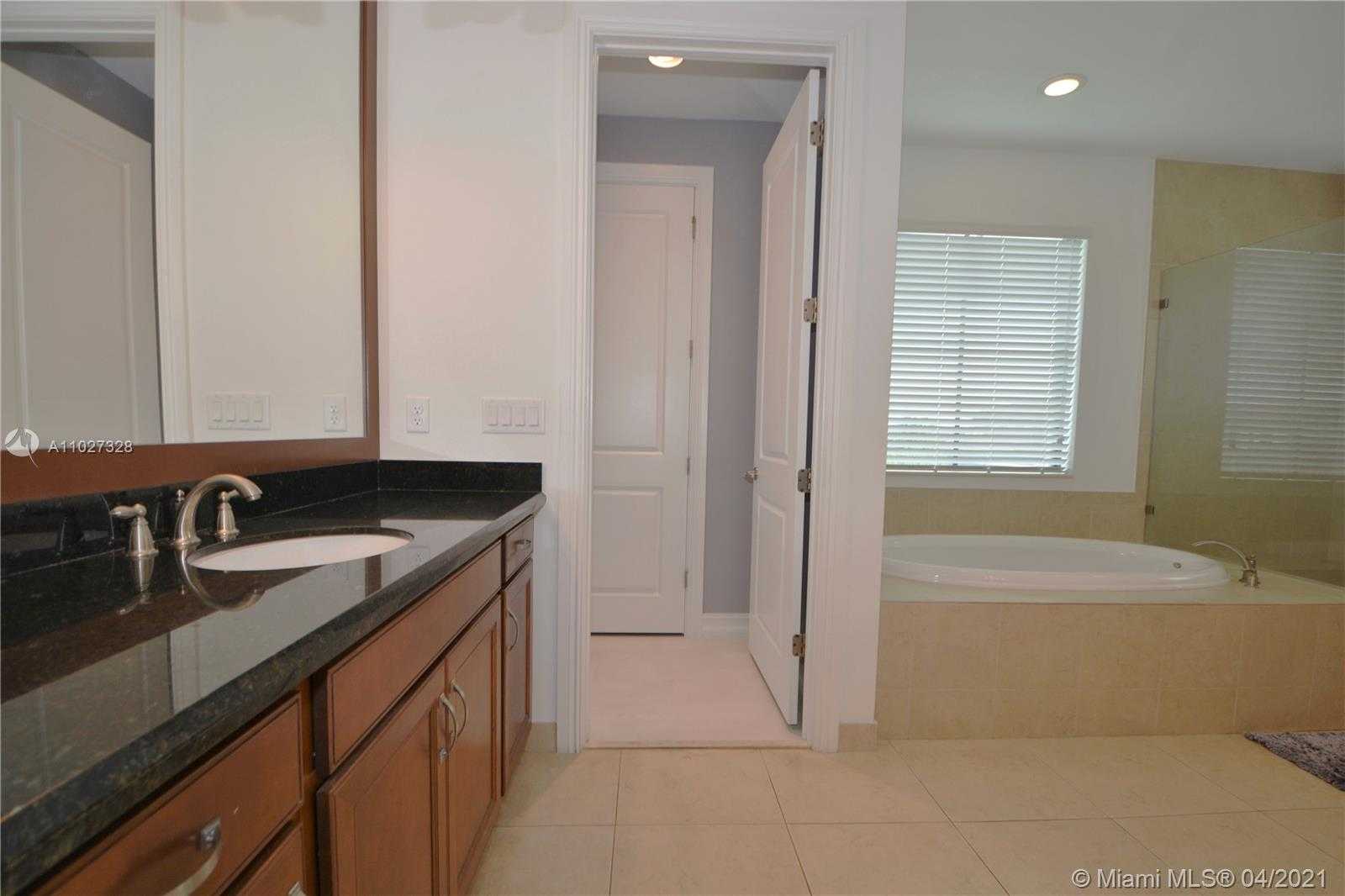 Small Image of 9378 WEST MERIDIAN DR W, Parkland Number 43