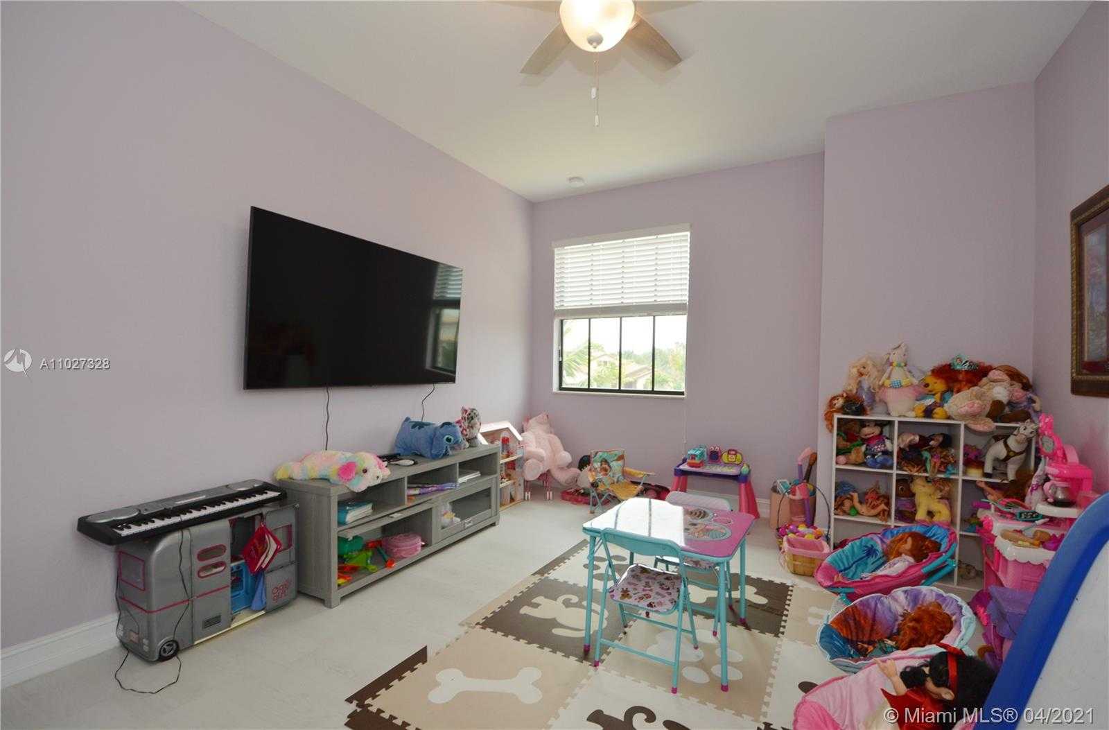 Small Image of 9378 WEST MERIDIAN DR W, Parkland Number 50
