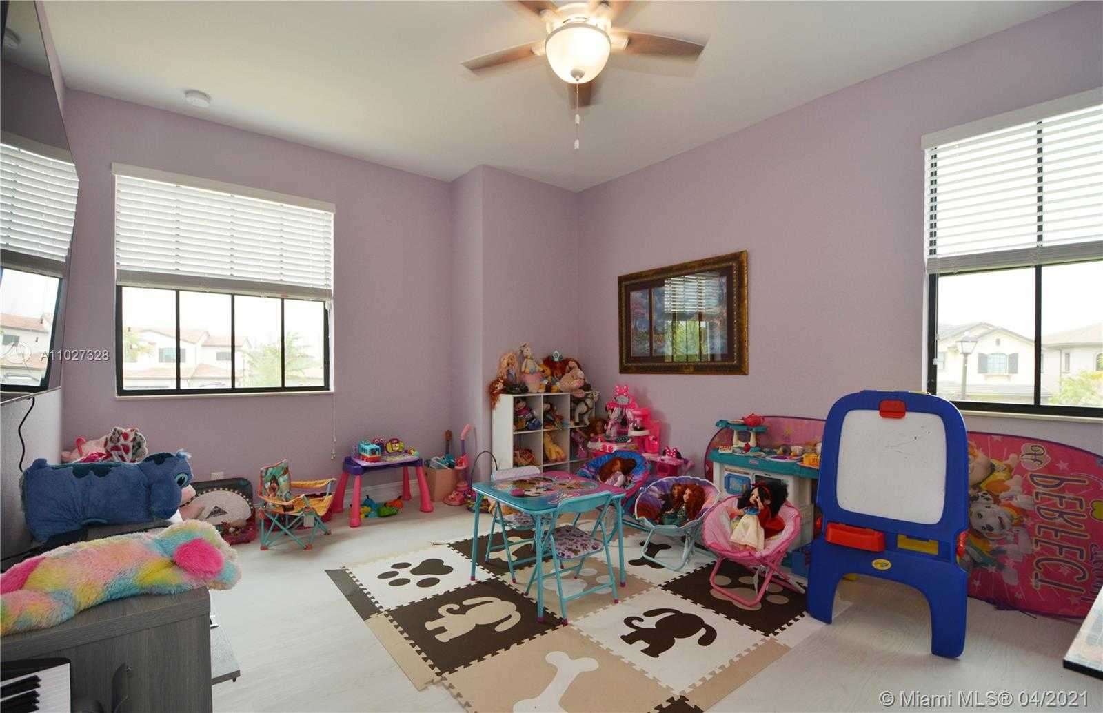 Small Image of 9378 WEST MERIDIAN DR W, Parkland Number 52