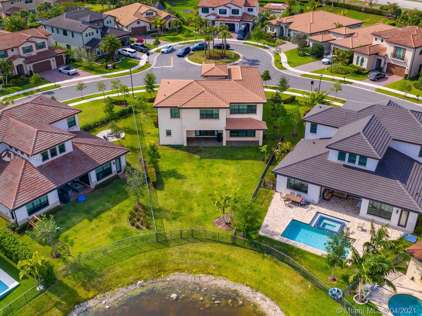 Small Image of 9378 WEST MERIDIAN DR W, Parkland Number 8