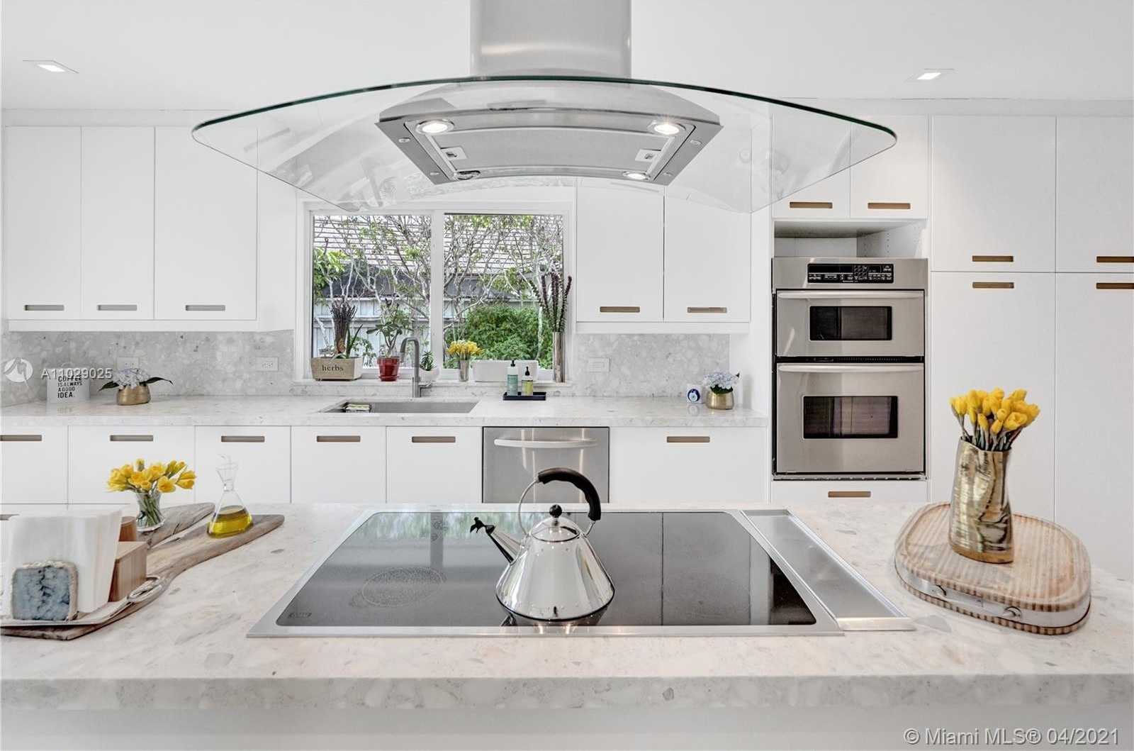 Small Image of 4425 ISLAND RD, Miami Number 14
