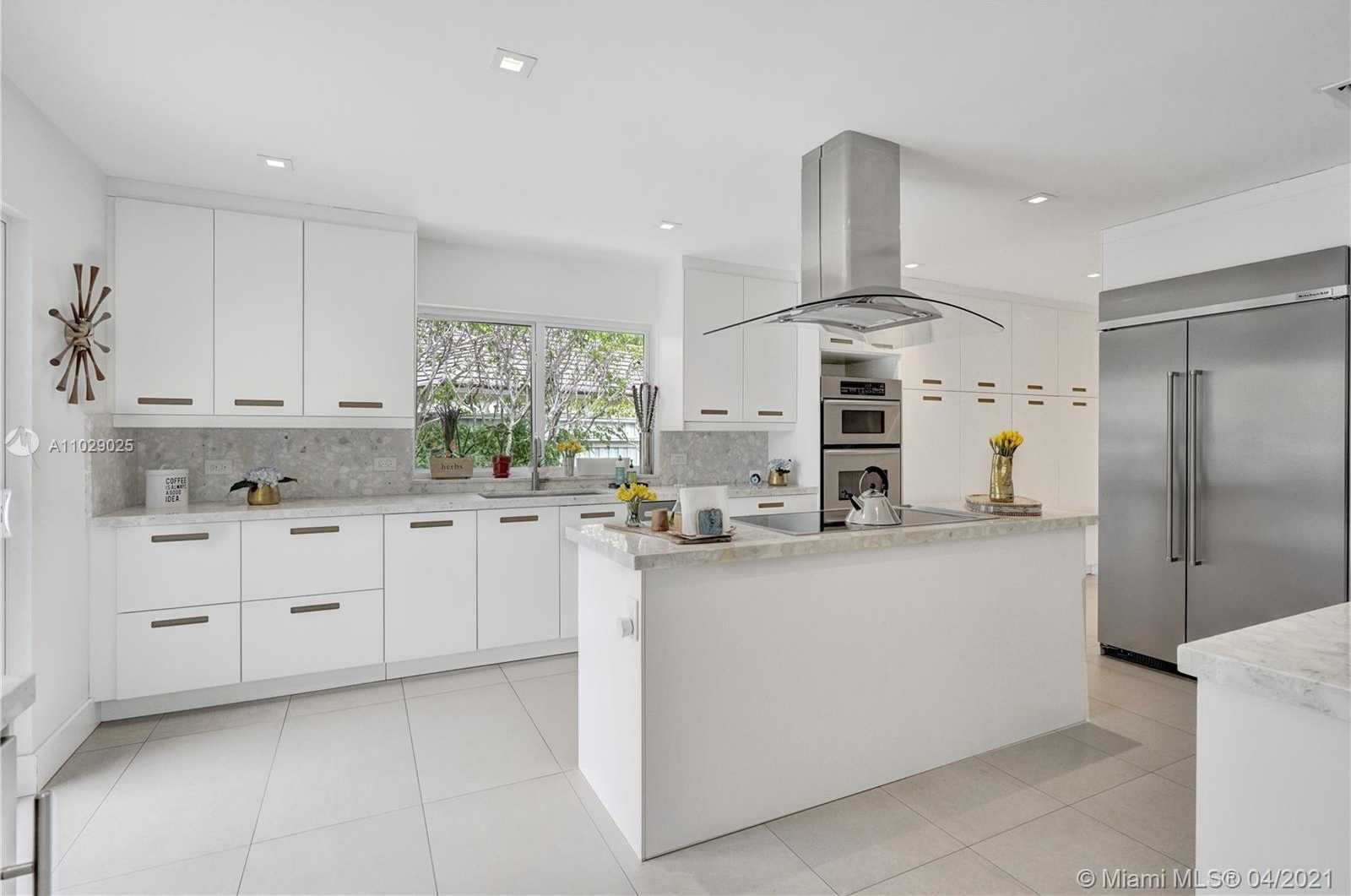 Small Image of 4425 ISLAND RD, Miami Number 15