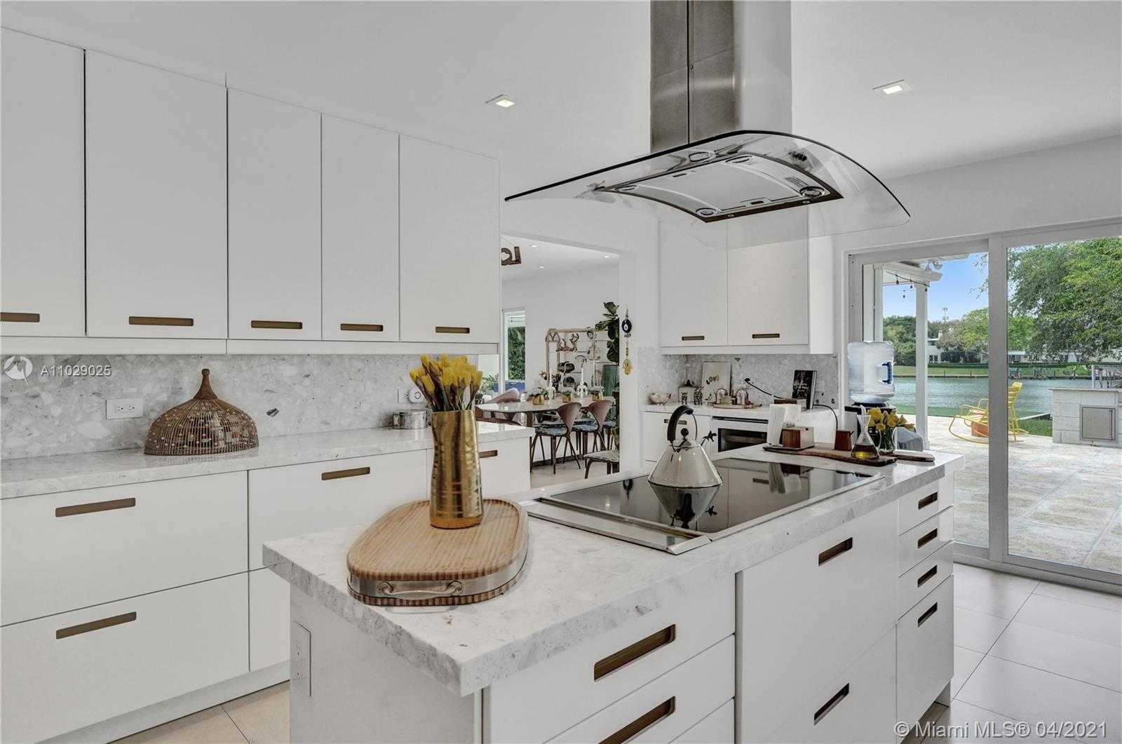 Small Image of 4425 ISLAND RD, Miami Number 17