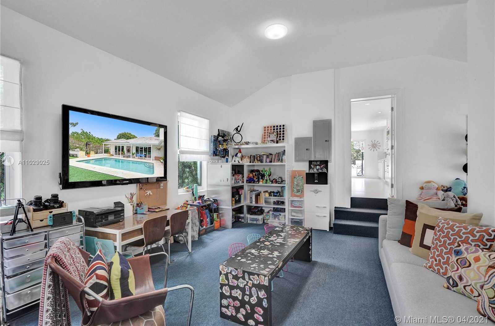 Small Image of 4425 ISLAND RD, Miami Number 18