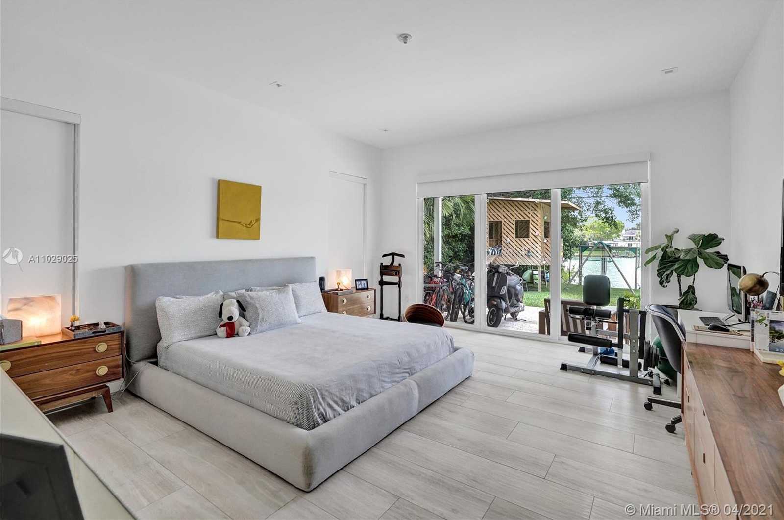 Small Image of 4425 ISLAND RD, Miami Number 20