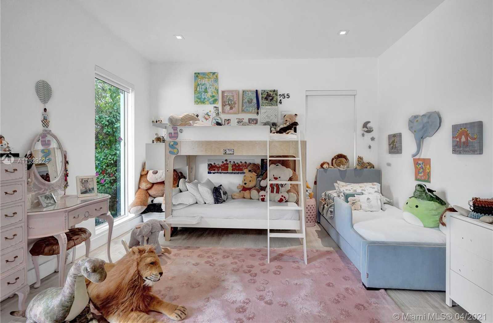 Small Image of 4425 ISLAND RD, Miami Number 22