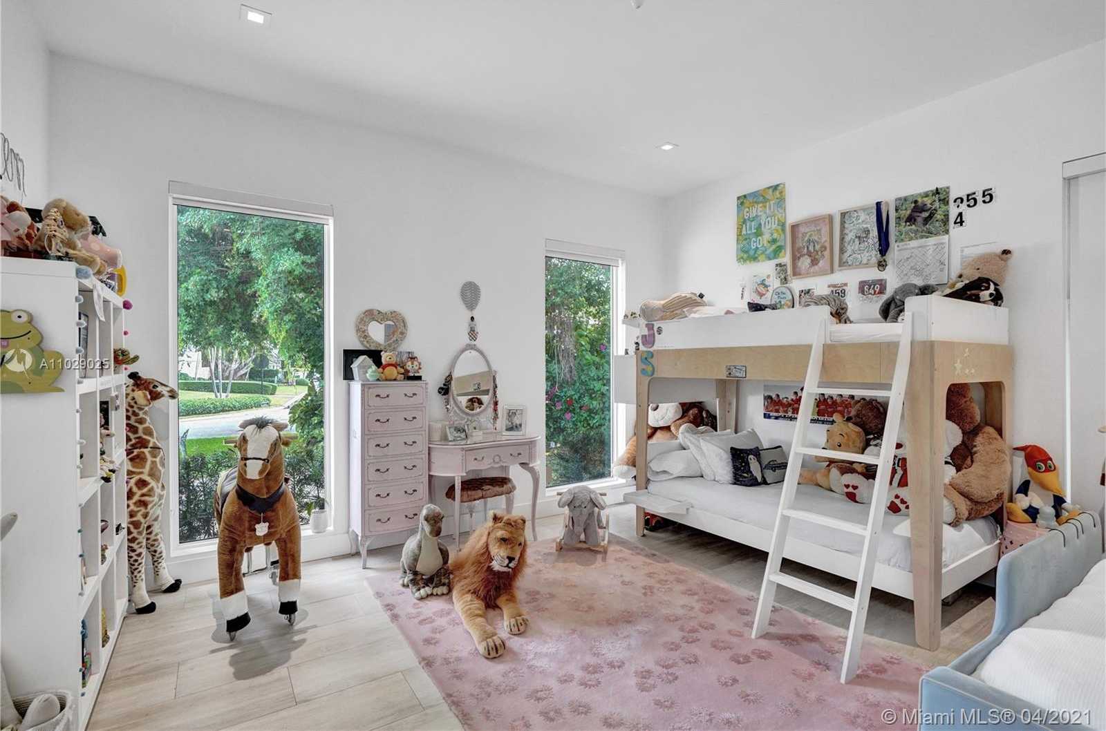 Small Image of 4425 ISLAND RD, Miami Number 23