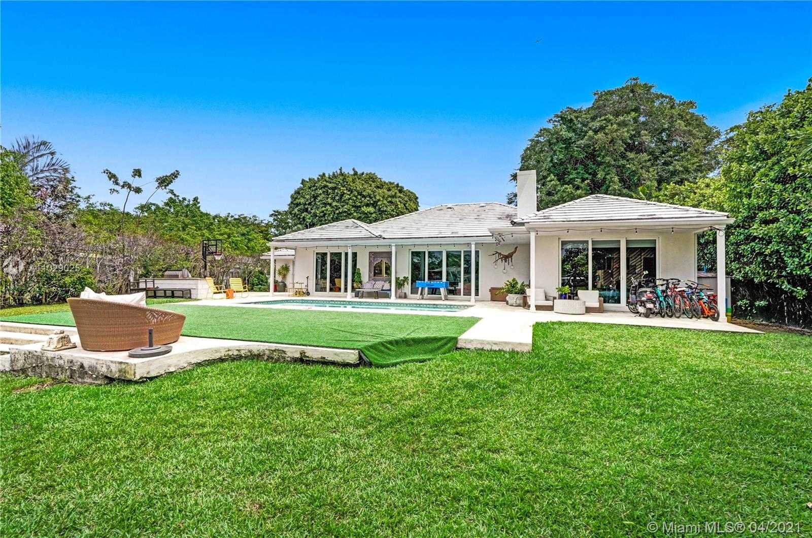 Small Image of 4425 ISLAND RD, Miami Number 26