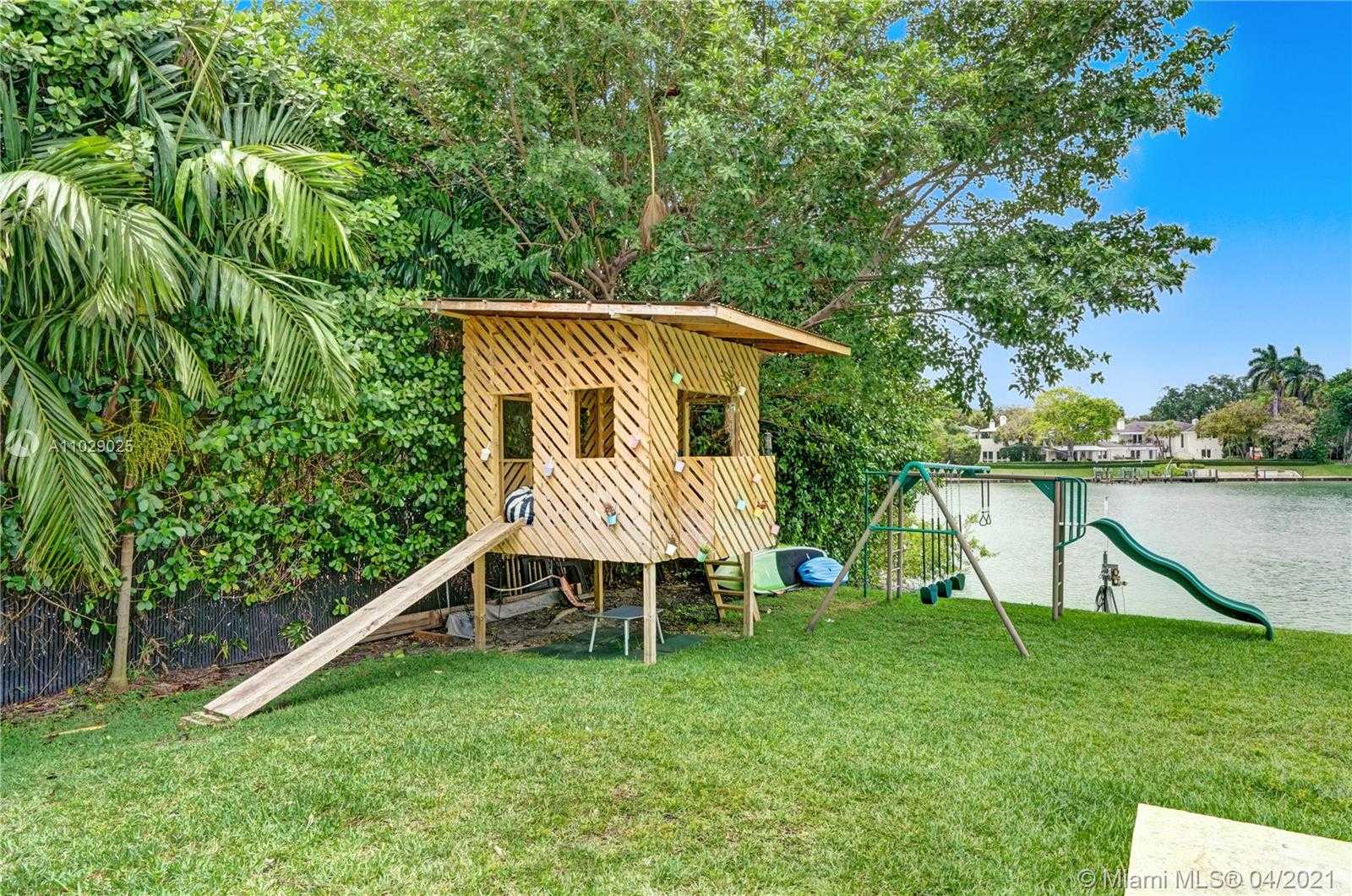 Small Image of 4425 ISLAND RD, Miami Number 28
