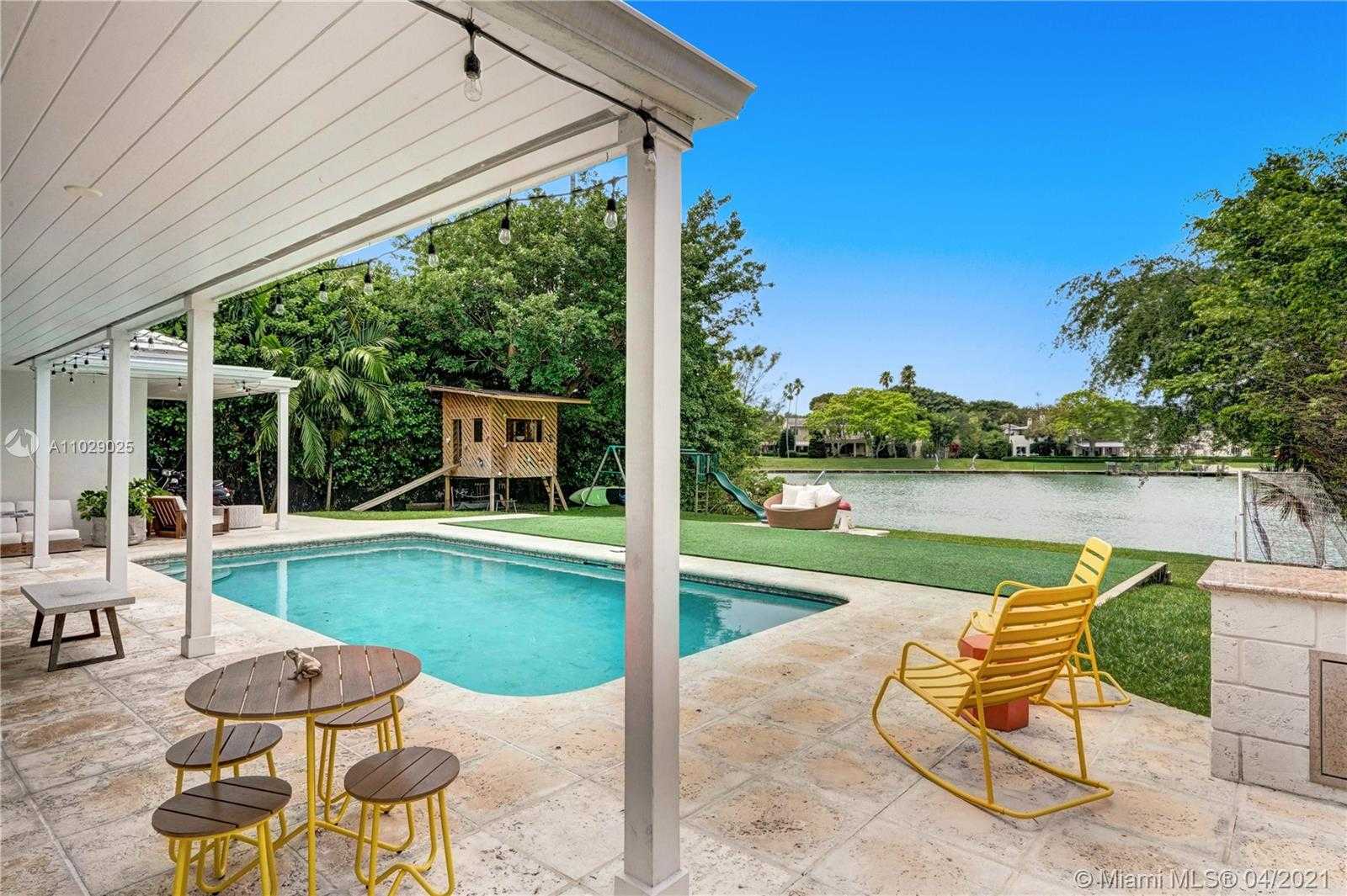 Small Image of 4425 ISLAND RD, Miami Number 29