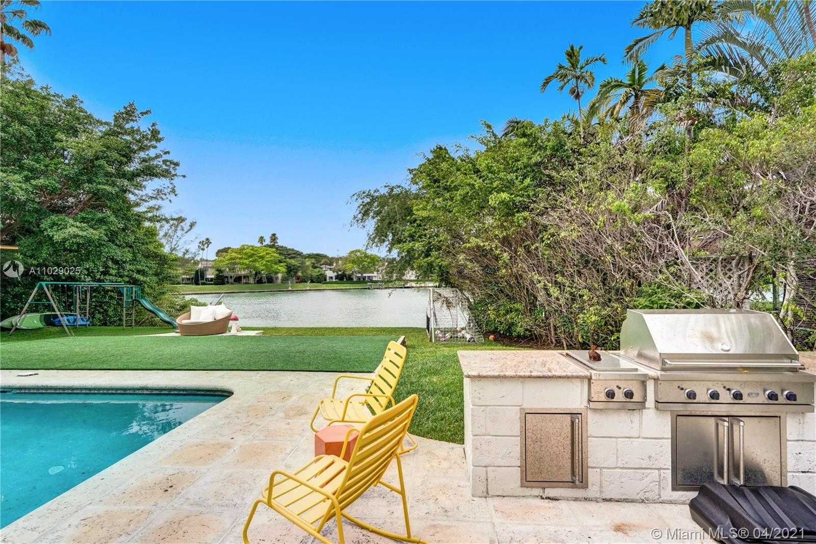 Small Image of 4425 ISLAND RD, Miami Number 30