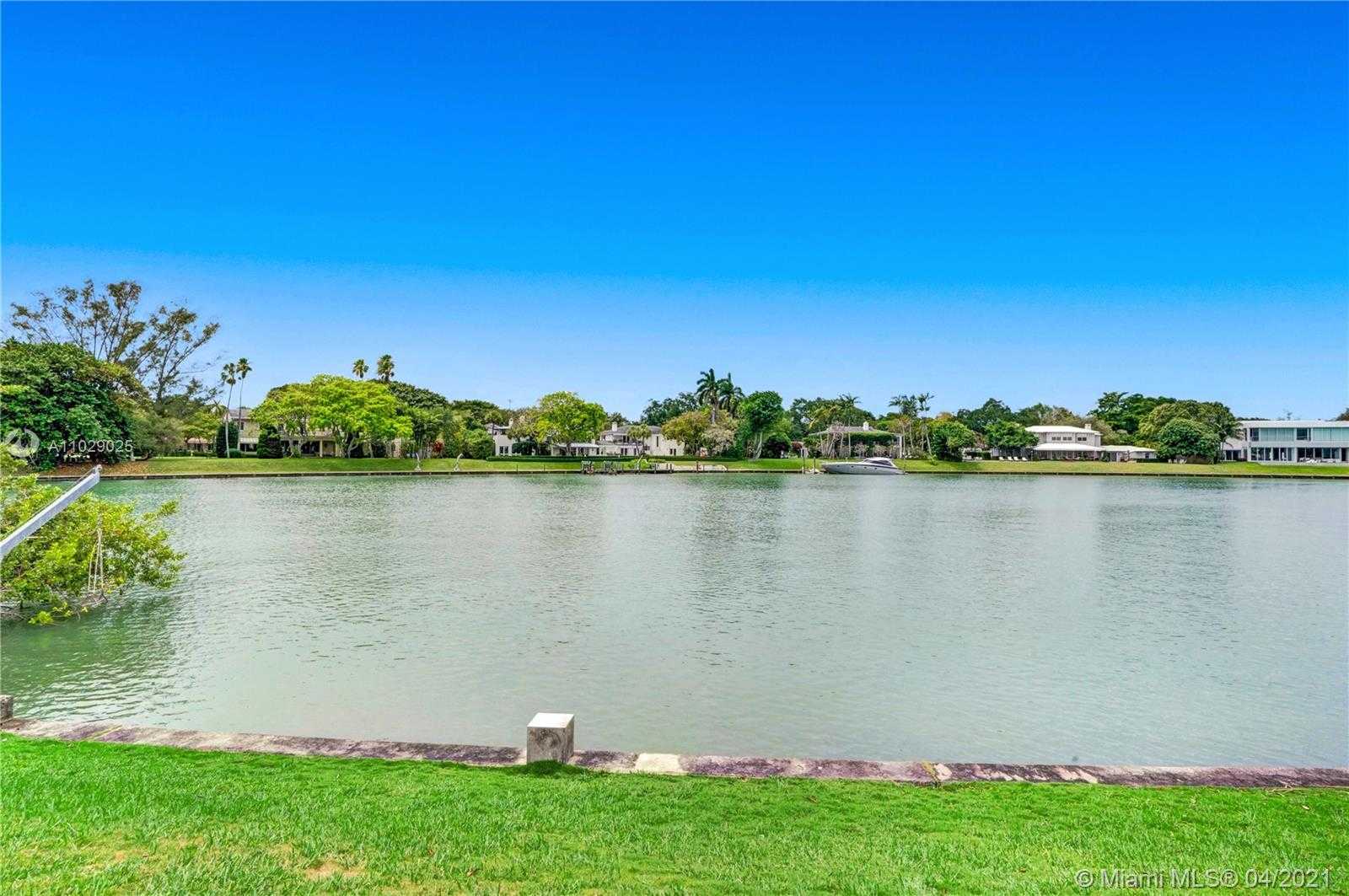 Small Image of 4425 ISLAND RD, Miami Number 4